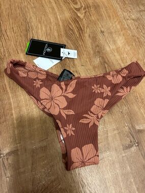 NWT VOLCOM Cheeky swim bottoms